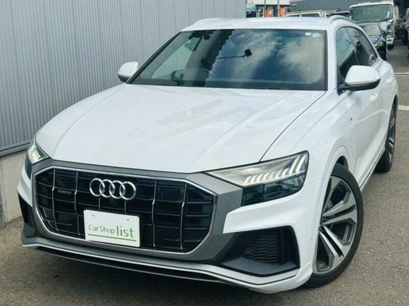 AUDI Q8