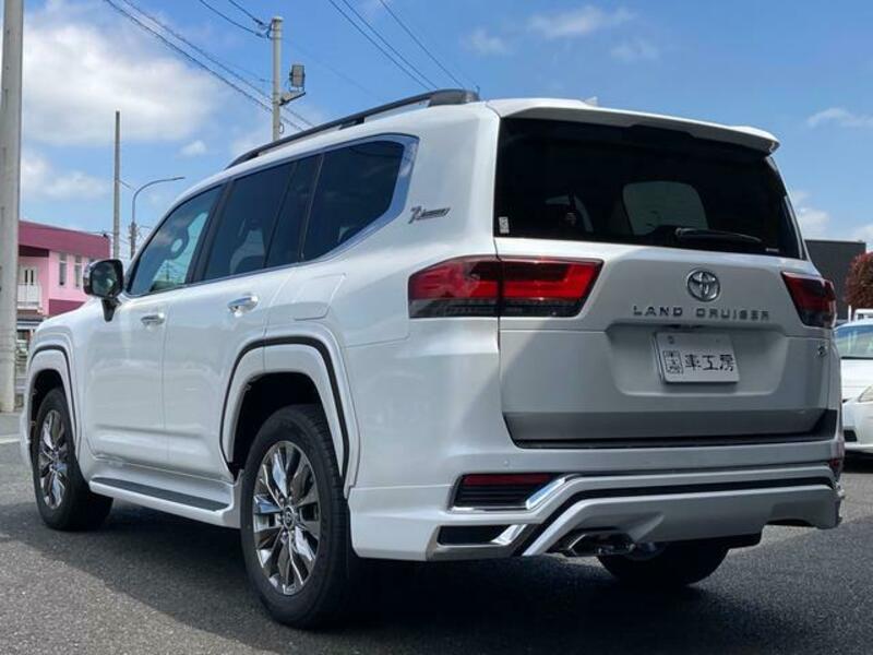 LAND CRUISER
