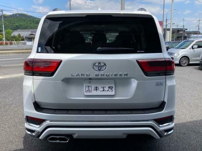 LAND CRUISER