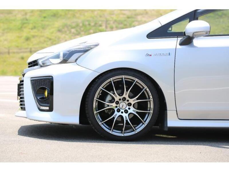 PRIUS ALPHA