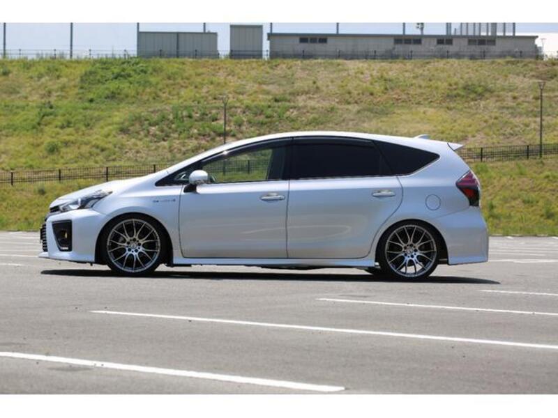 PRIUS ALPHA