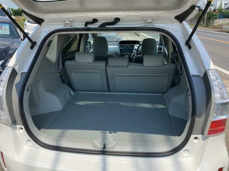 PRIUS ALPHA