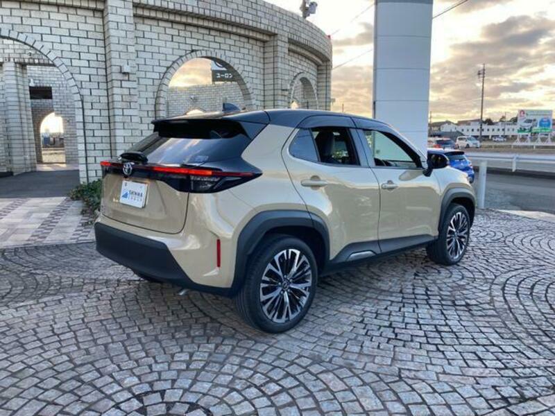 YARIS CROSS