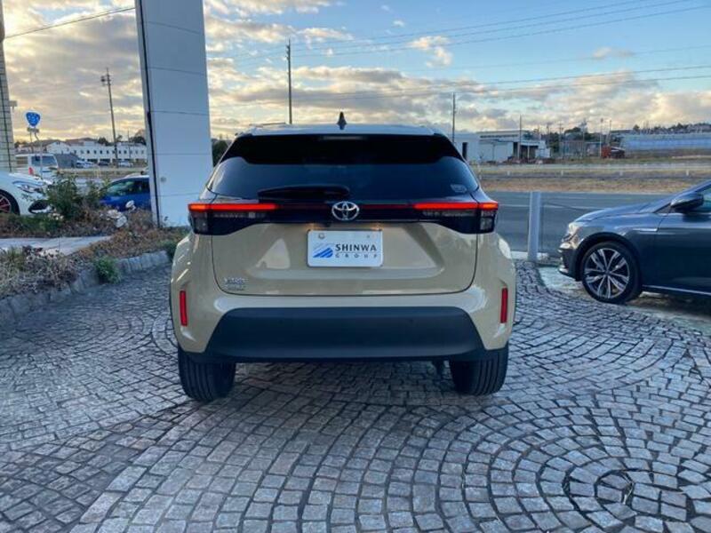 YARIS CROSS