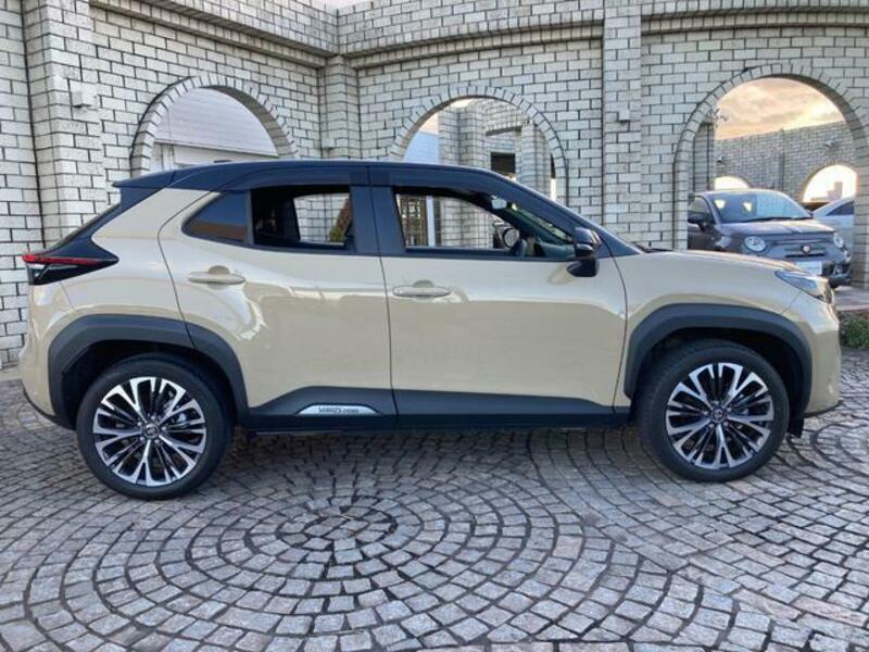 YARIS CROSS