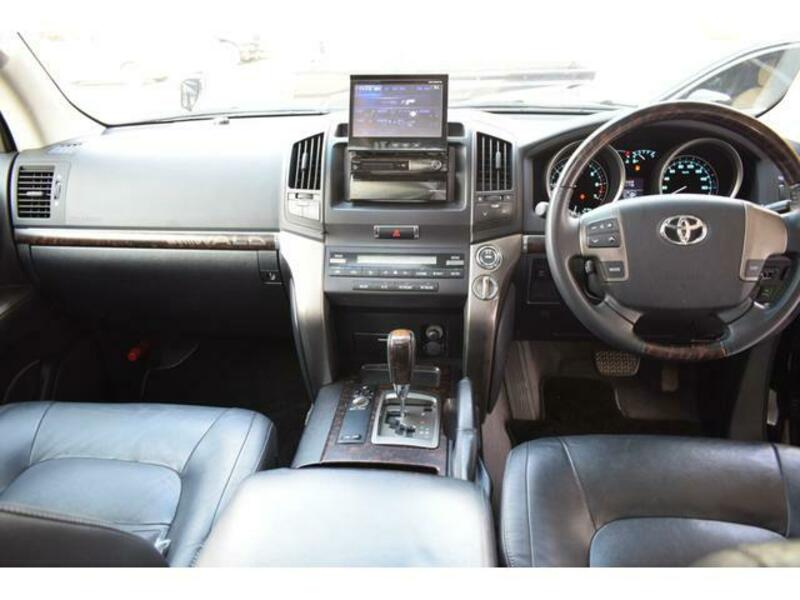 LAND CRUISER