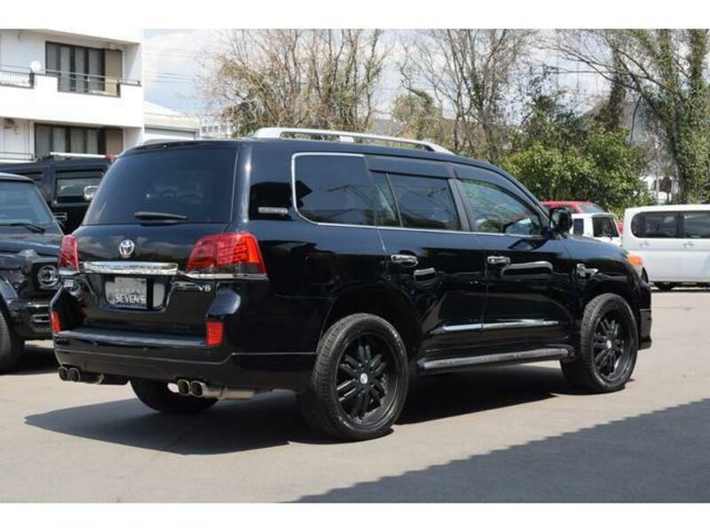 LAND CRUISER