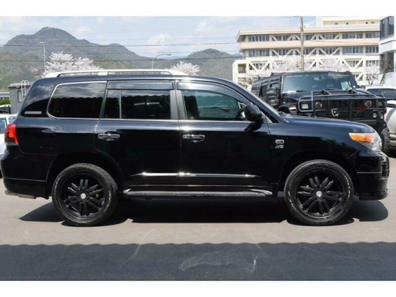 LAND CRUISER