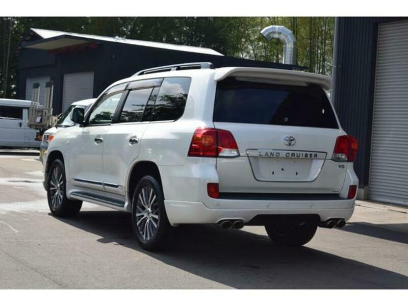 LAND CRUISER