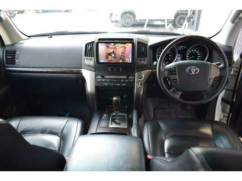 LAND CRUISER