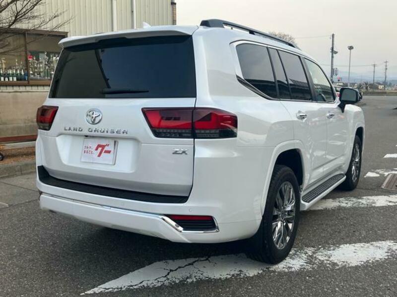 LAND CRUISER