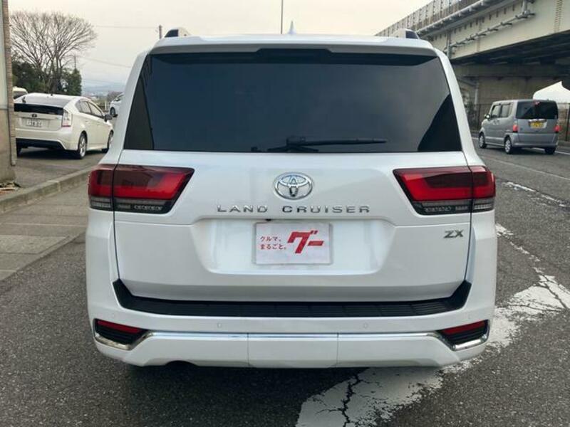 LAND CRUISER