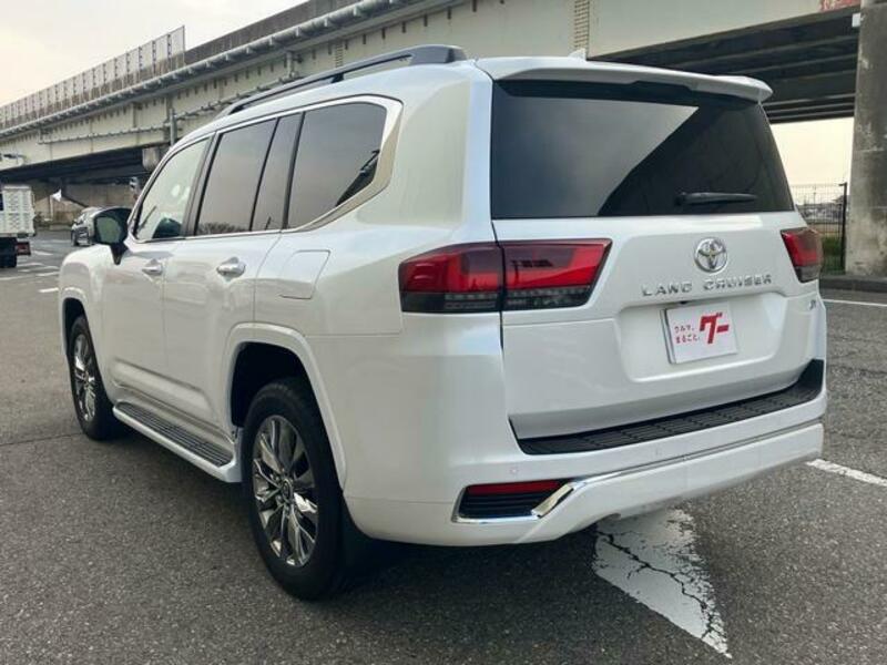 LAND CRUISER
