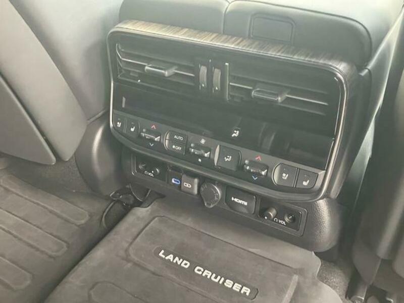 LAND CRUISER