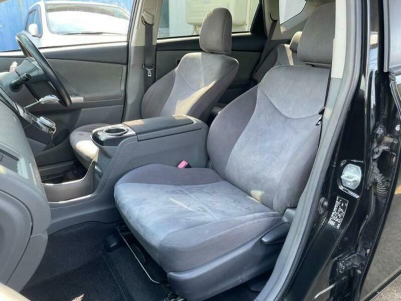 PRIUS ALPHA