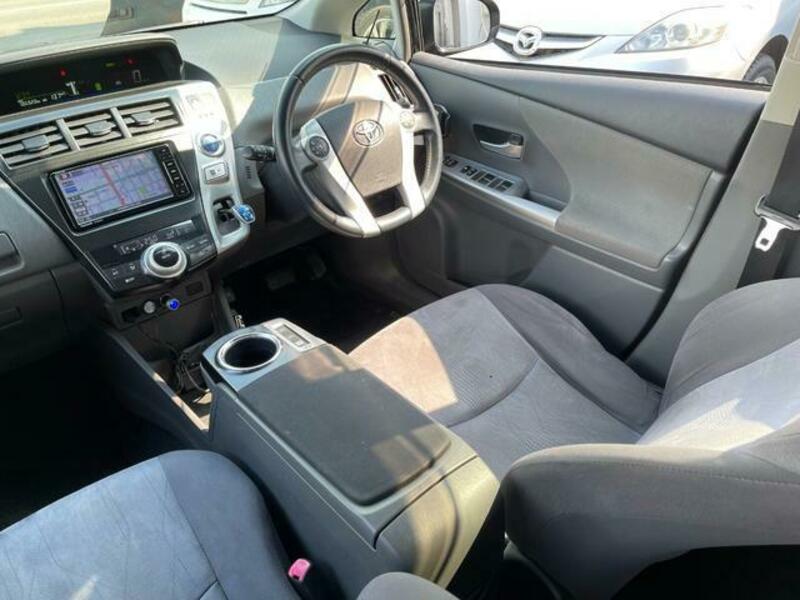 PRIUS ALPHA