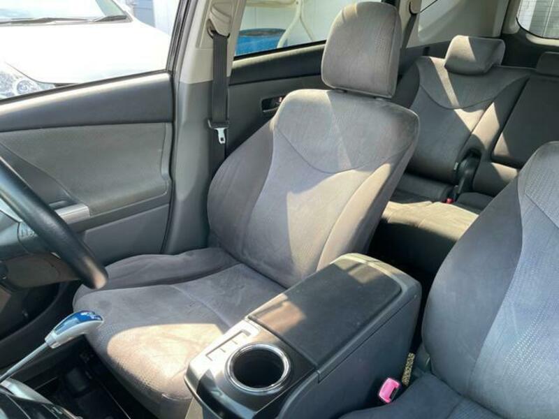 PRIUS ALPHA