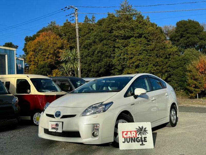 TOYOTA PRIUS