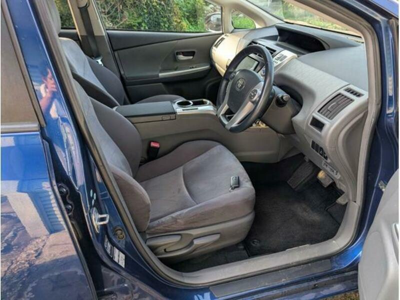 PRIUS ALPHA