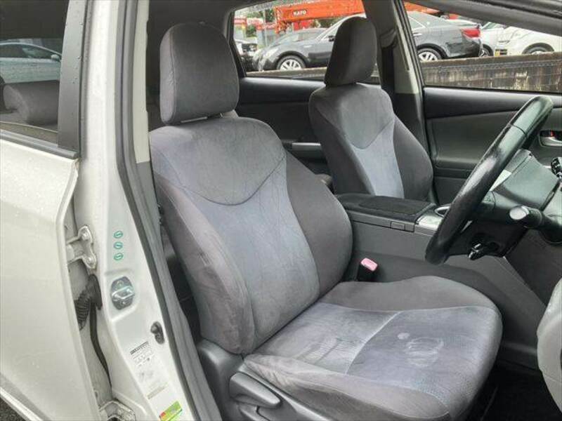 PRIUS ALPHA