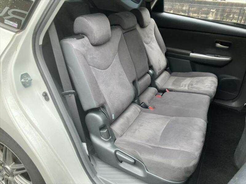 PRIUS ALPHA