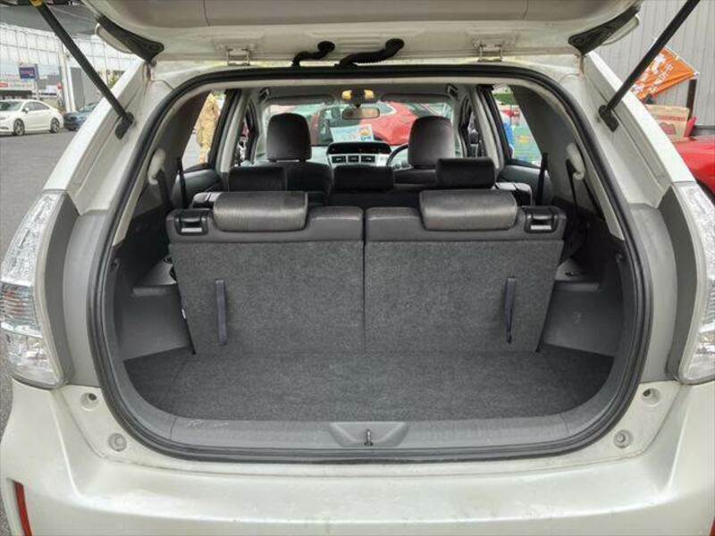 PRIUS ALPHA