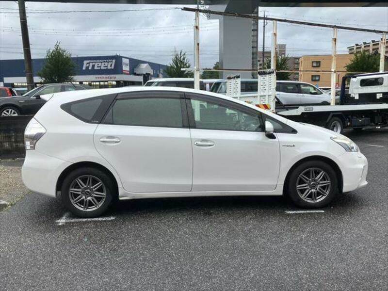 PRIUS ALPHA