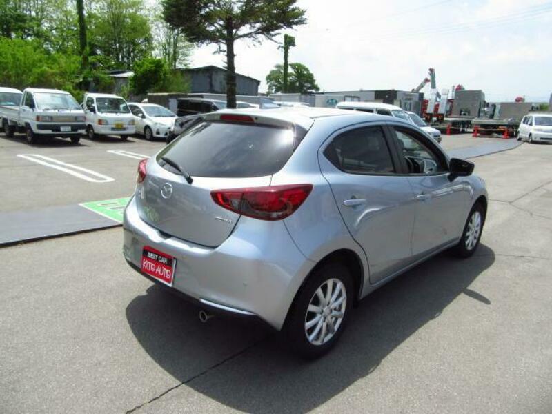 MAZDA2