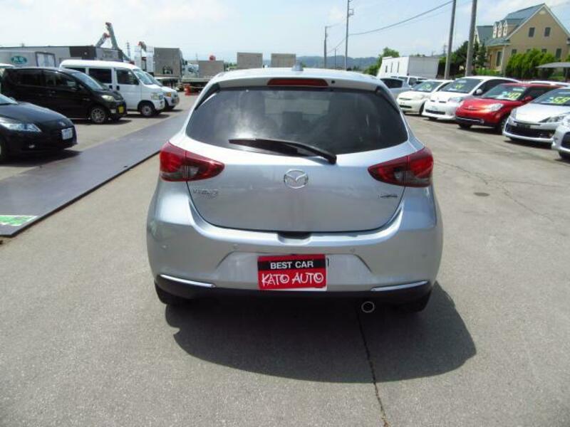 MAZDA2