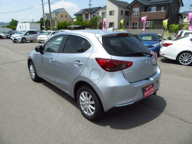 MAZDA2