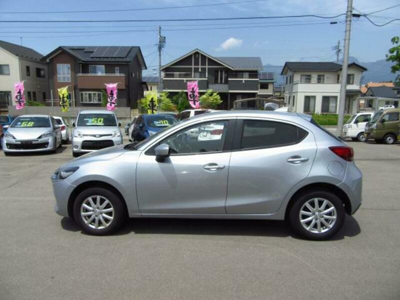 MAZDA2