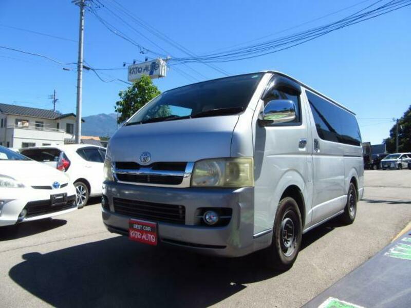 TOYOTA HIACE VAN