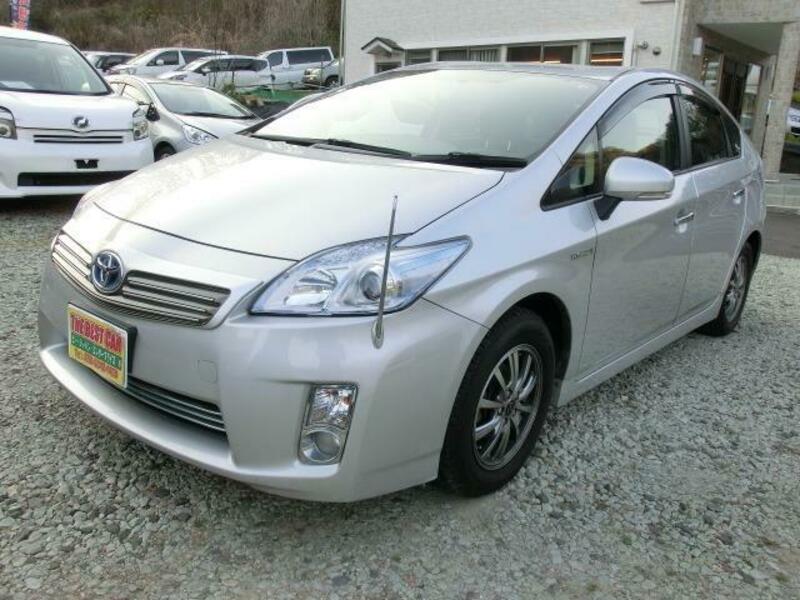 TOYOTA PRIUS