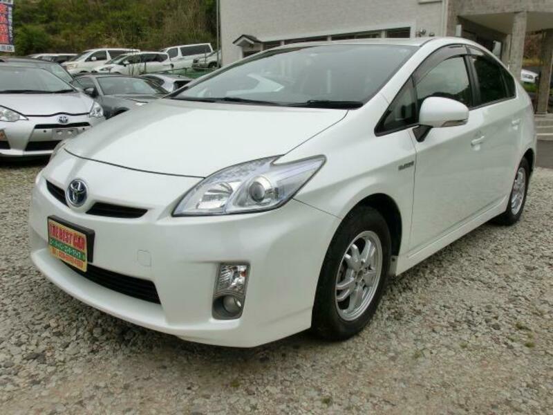 TOYOTA PRIUS
