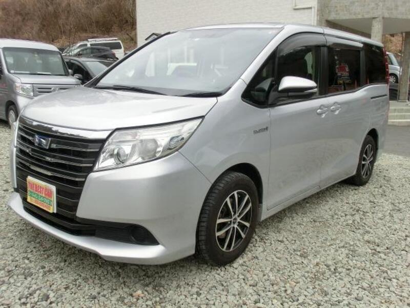 TOYOTA NOAH