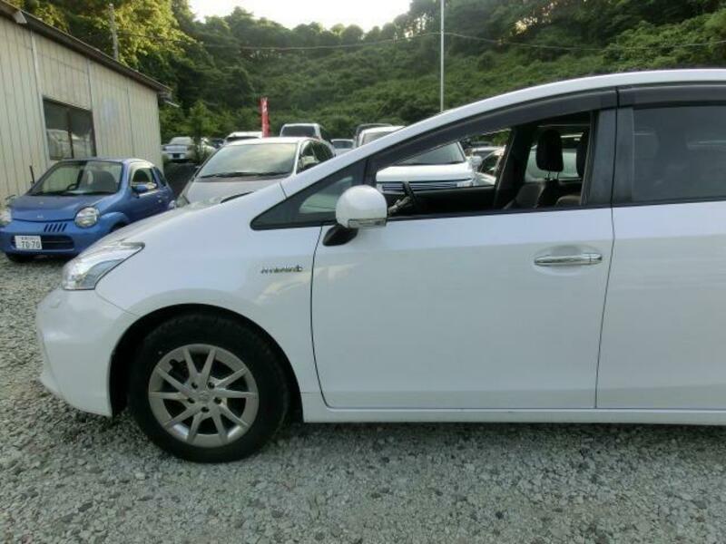 PRIUS ALPHA
