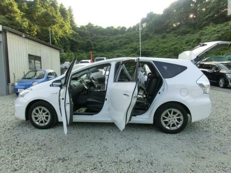 PRIUS ALPHA