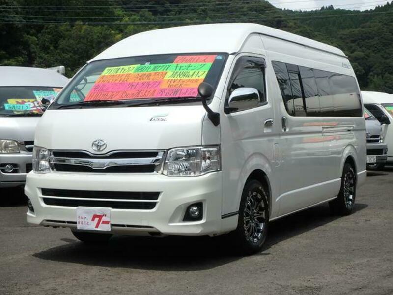 TOYOTA HIACE VAN