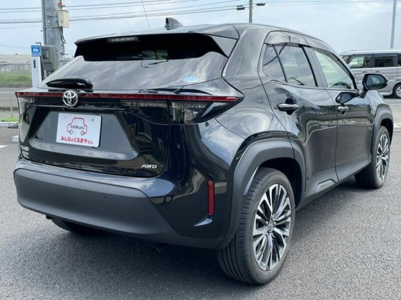 YARIS CROSS