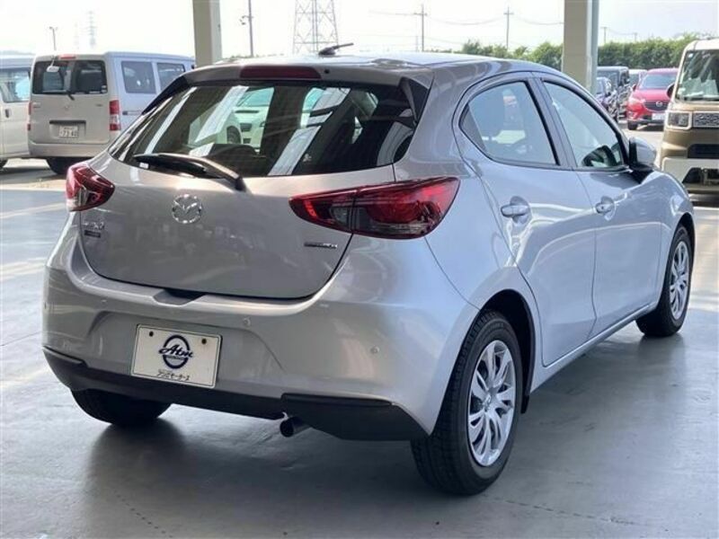 MAZDA2