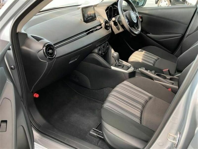 MAZDA2