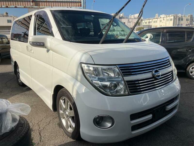 NISSAN ELGRAND
