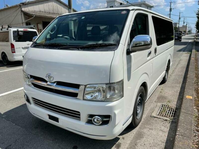 TOYOTA HIACE VAN