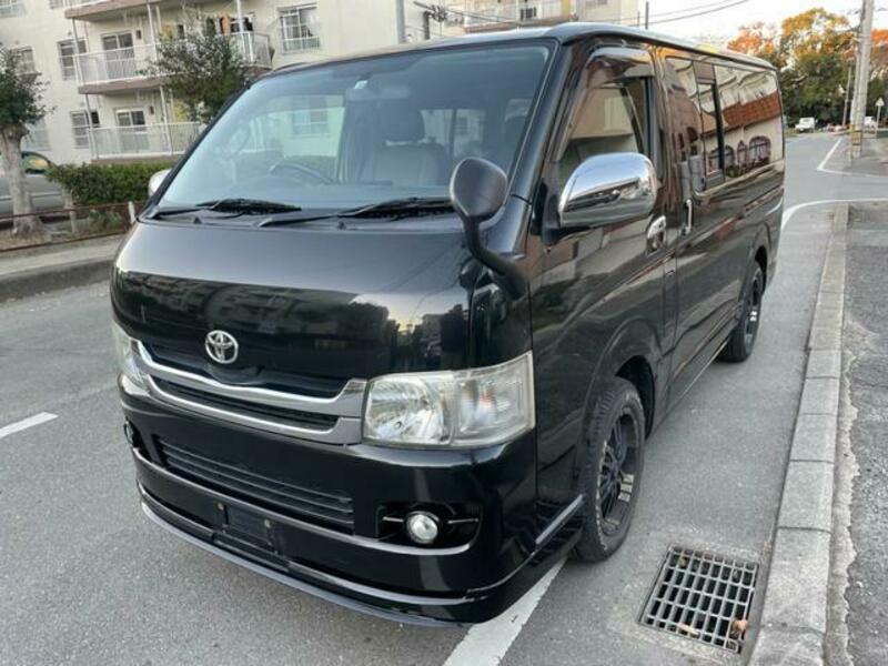 TOYOTA HIACE VAN