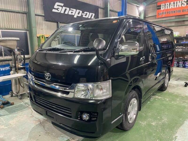 TOYOTA HIACE VAN