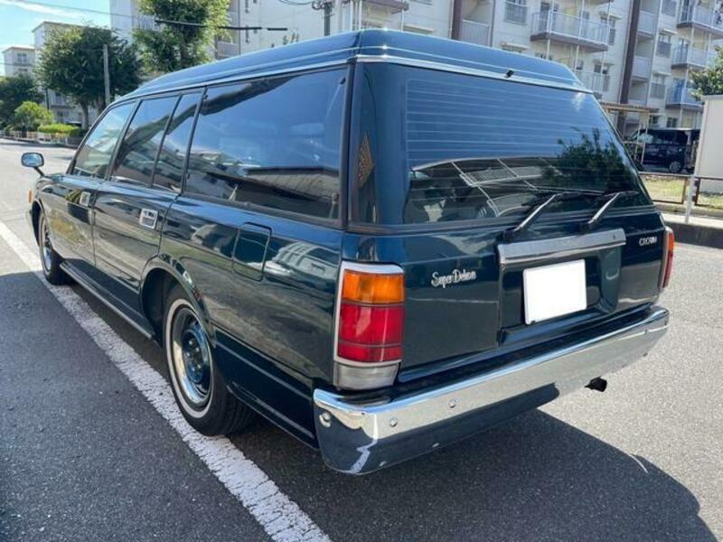 CROWN VAN