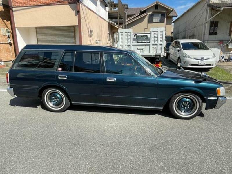 CROWN VAN