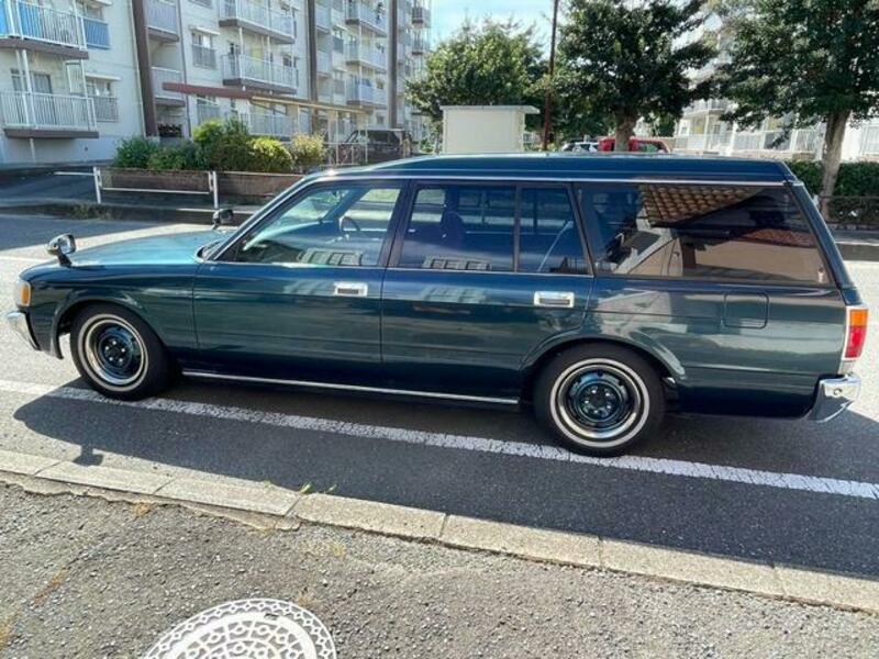 CROWN VAN