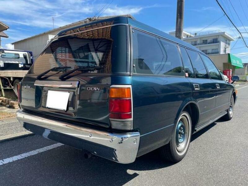 CROWN VAN