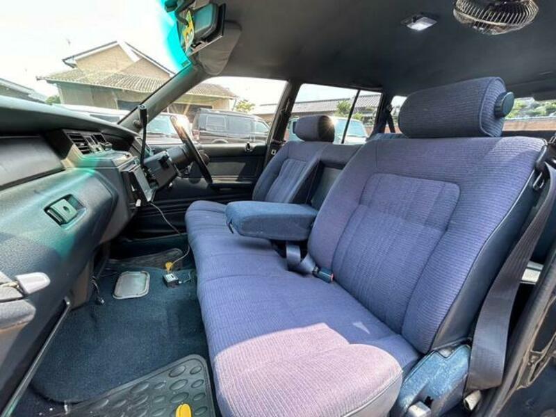 CROWN VAN